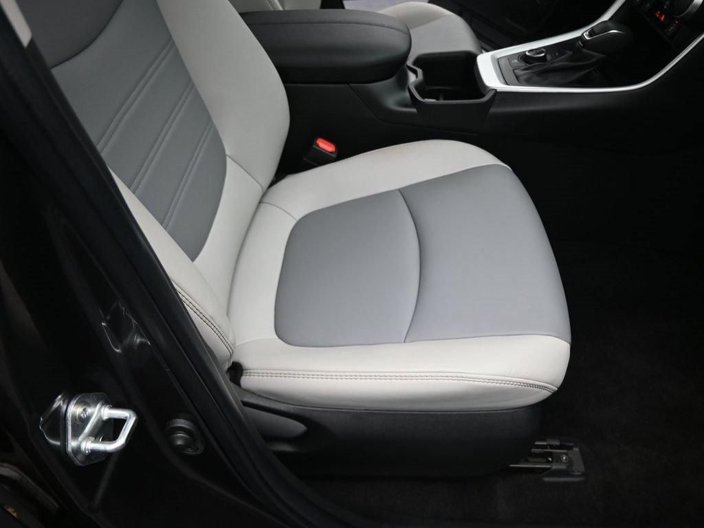 Used 2023 Toyota RAV4 XLE Premium image 35