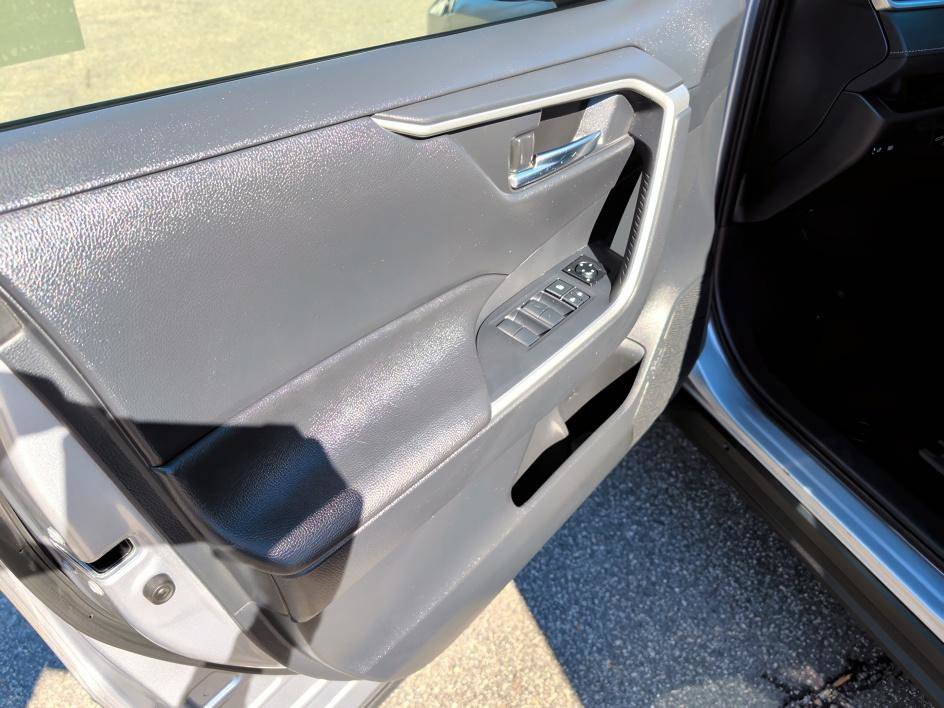 Used 2019 Toyota RAV4 XLE w/ Convenience Package image 16