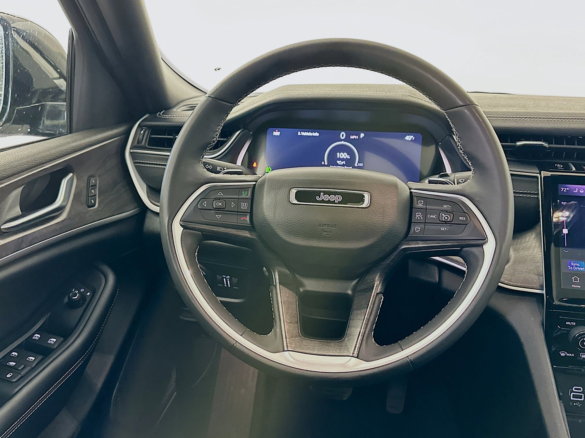 Used 2024 Jeep Grand Cherokee L Limited w/ Luxury Tech Group II image 17