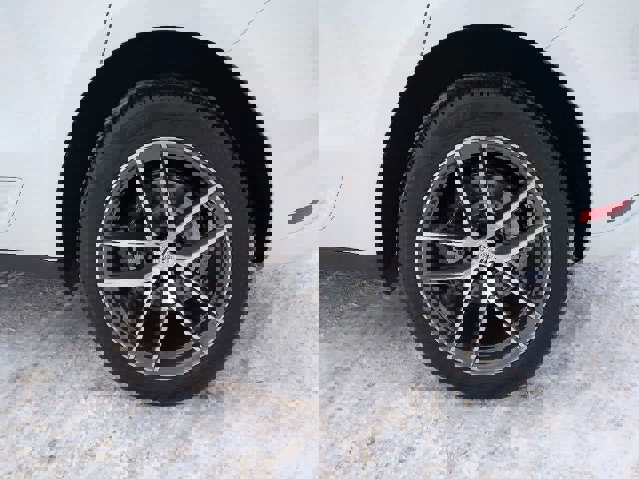 Used 2023 Porsche Macan Turbo image 13