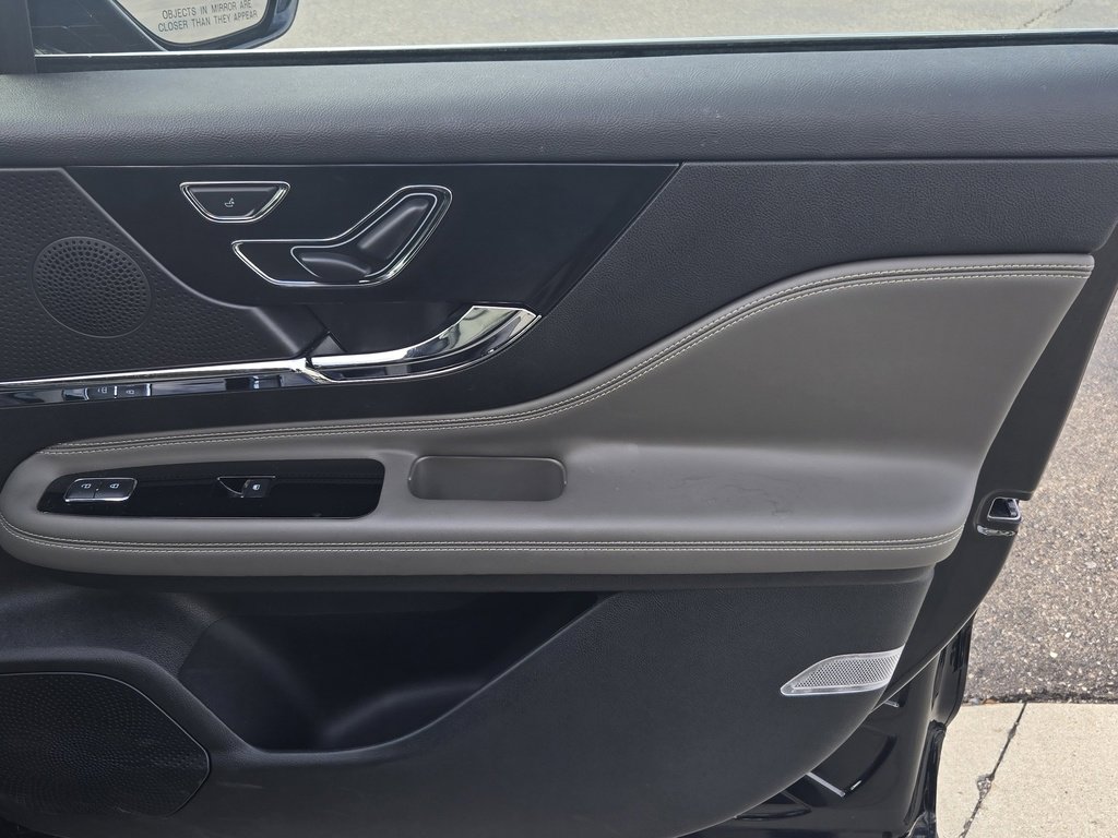 Certified 2023 Lincoln Corsair AWD image 34