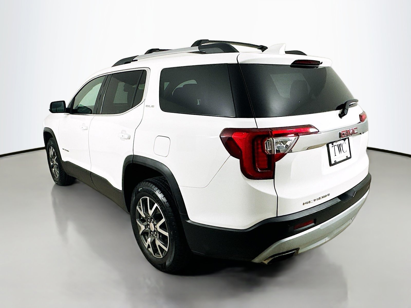 Used 2021 GMC Acadia SLE w/ Driver Convenience Package FWD image 7