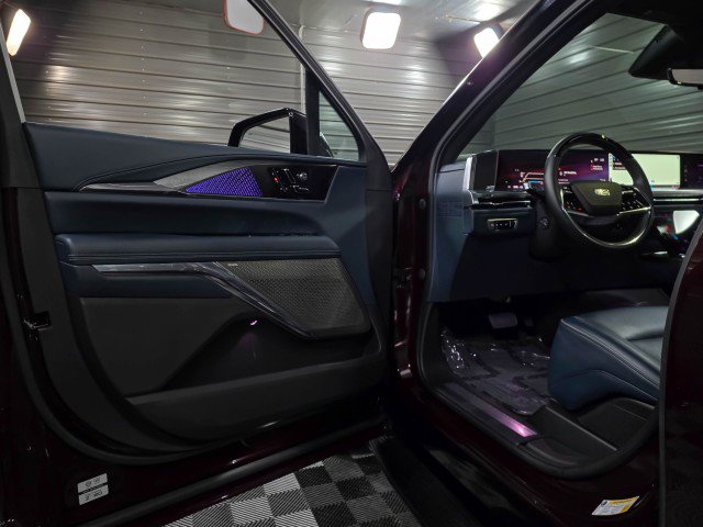 Used 2025 Cadillac Escalade IQ Luxury 2 w/ LPO, Premium Carpet Package image 36
