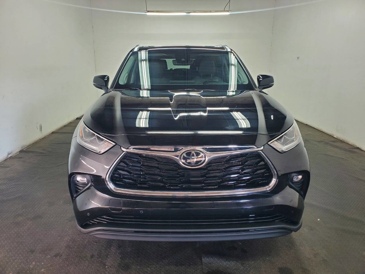Used 2022 Toyota Highlander Limited image 2