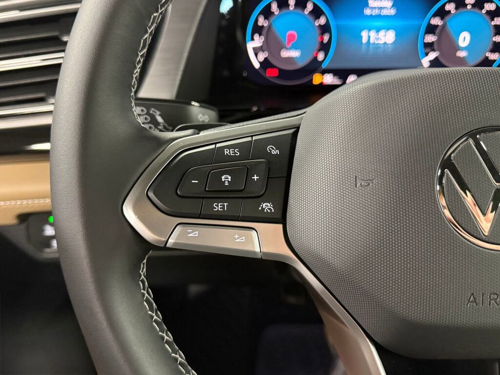 New 2026 Volkswagen Atlas Cross Sport SE image 12