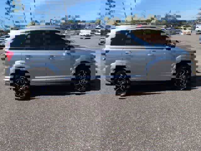 Used 2019 Dodge Journey SE w/ Blacktop Package image 9