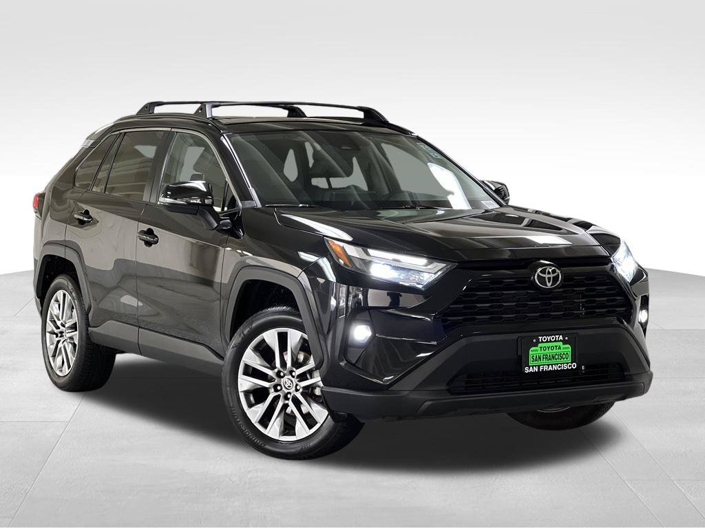 Used 2022 Toyota RAV4 XLE Premium AWD/4WD image 7