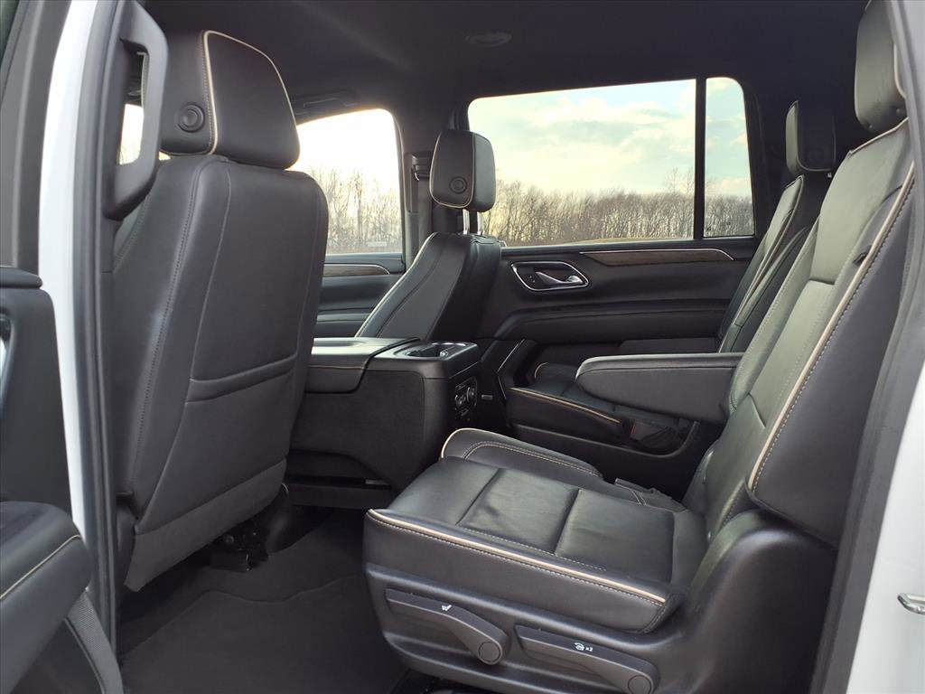Used 2023 Chevrolet Suburban Premier image 30