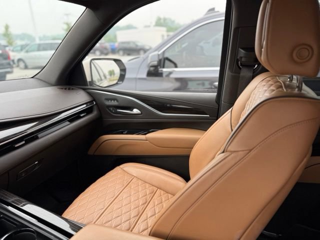 Used 2023 Cadillac Escalade ESV Sport w/ Touring Package AWD/4WD image 6