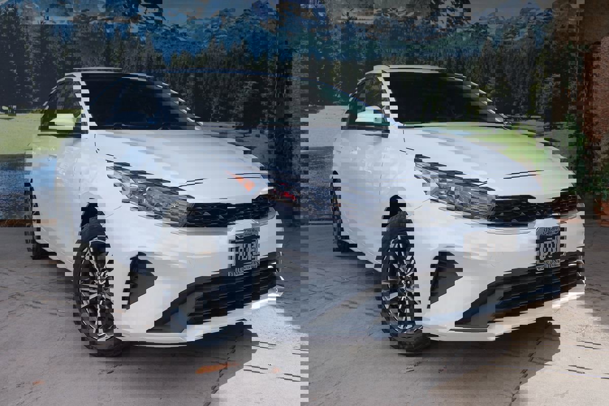 Used 2023 Kia Forte LXS image 3