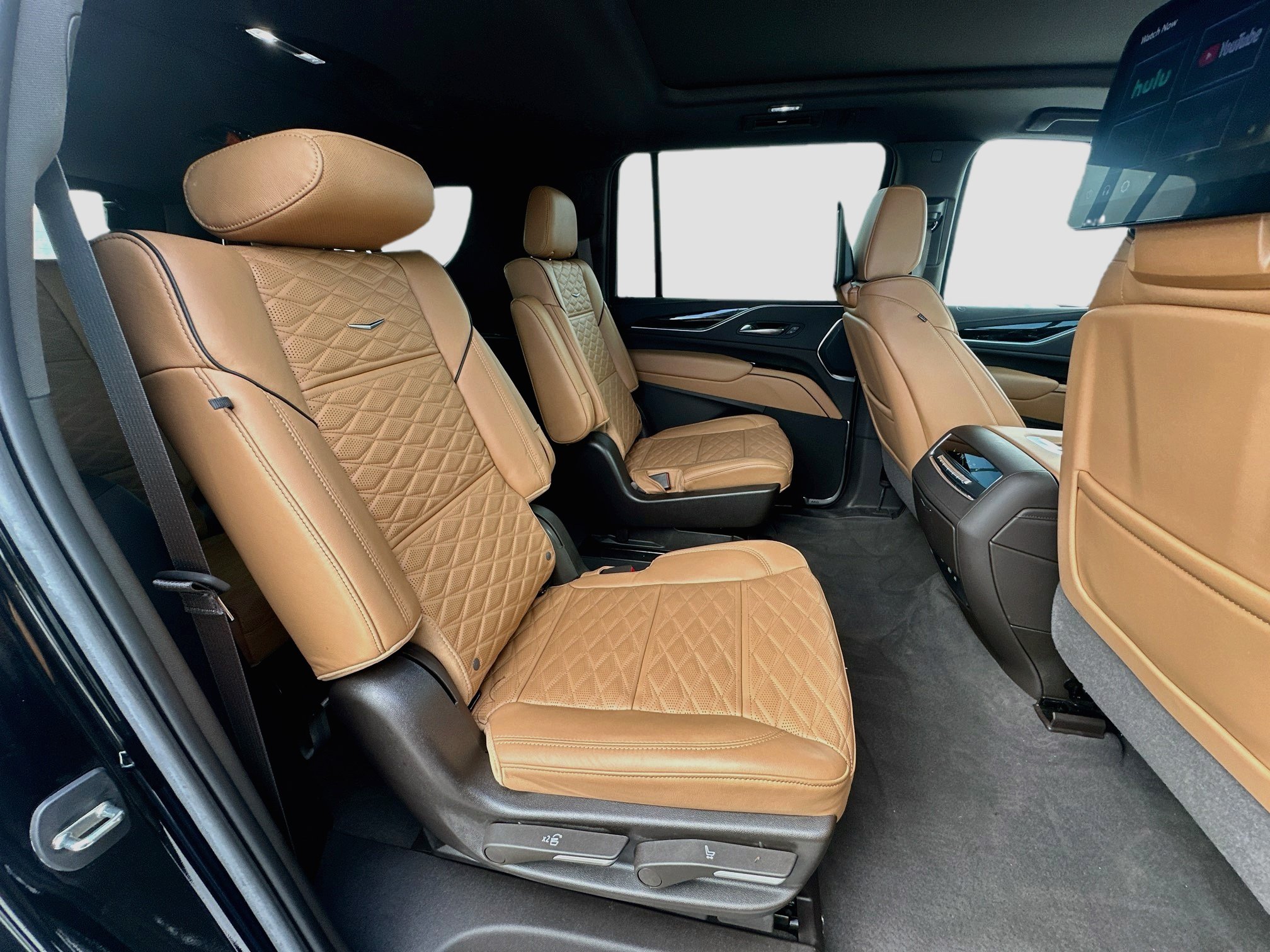 Used 2023 Cadillac Escalade ESV Premium Luxury w/ Performance Package AWD/4WD image 30