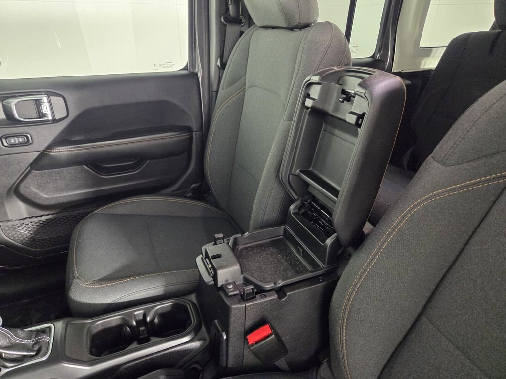 Certified 2025 Jeep Wrangler Sahara w/ Safety Group image 21