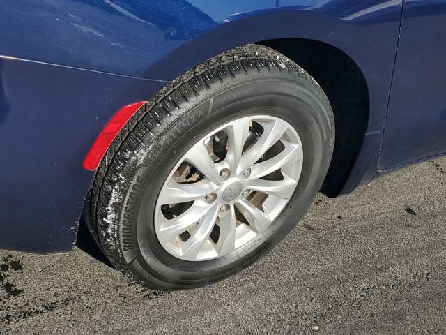 Used 2018 Chrysler Pacifica LX w/ Tire & Wheel Group image 5
