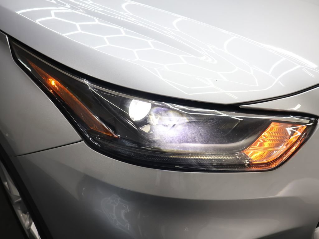 Used 2021 Toyota Highlander L FWD image 29