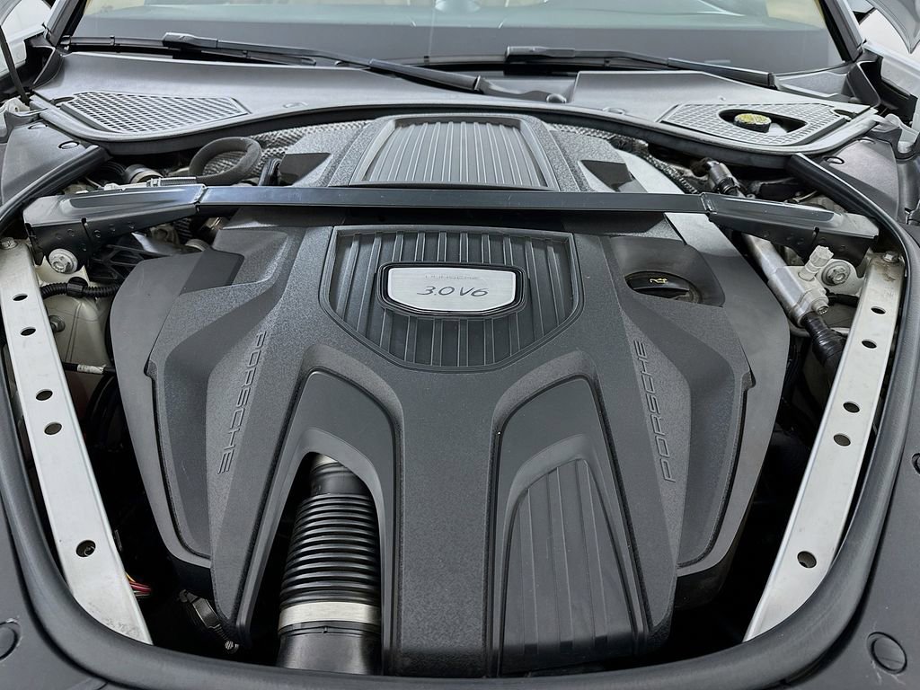 Used 2018 Porsche Panamera 4 image 32