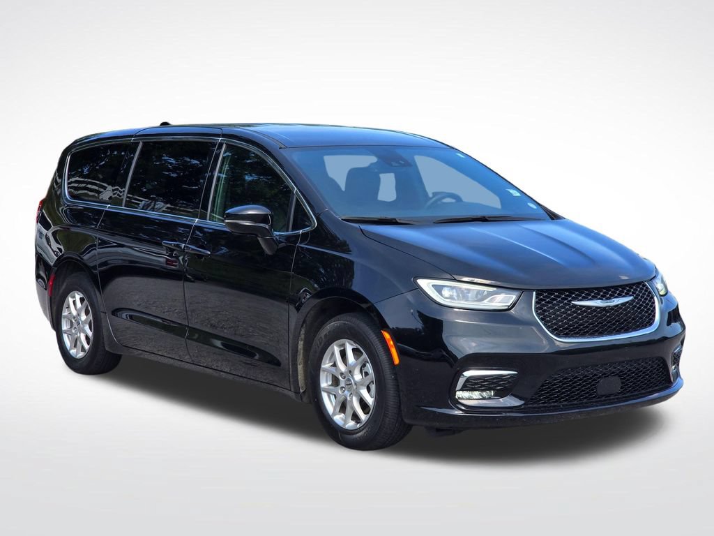 Used 2025 Chrysler Pacifica Select FWD image 14