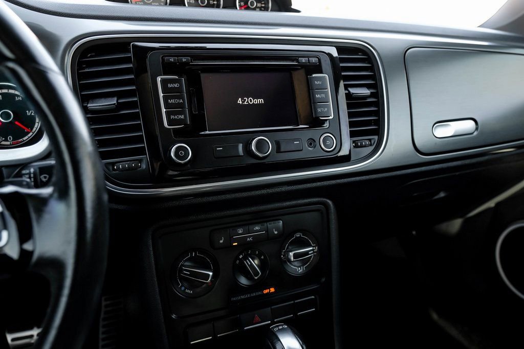 Used 2014 Volkswagen Beetle R-Line image 21