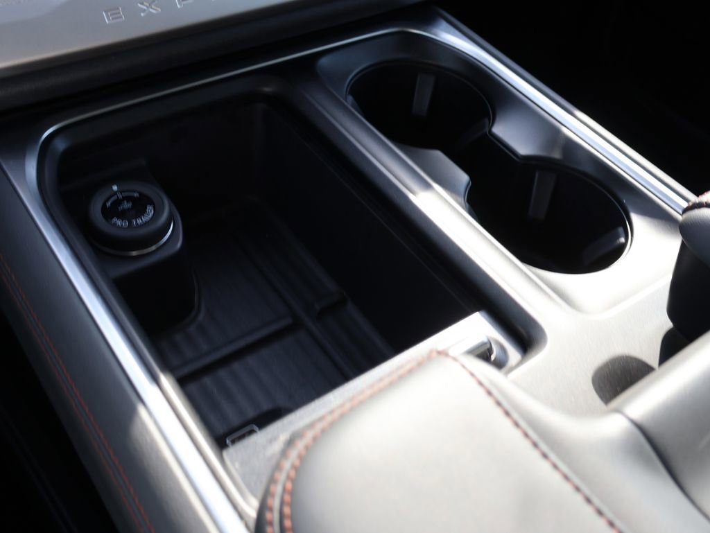 Certified 2025 Ford Expedition Active image 40