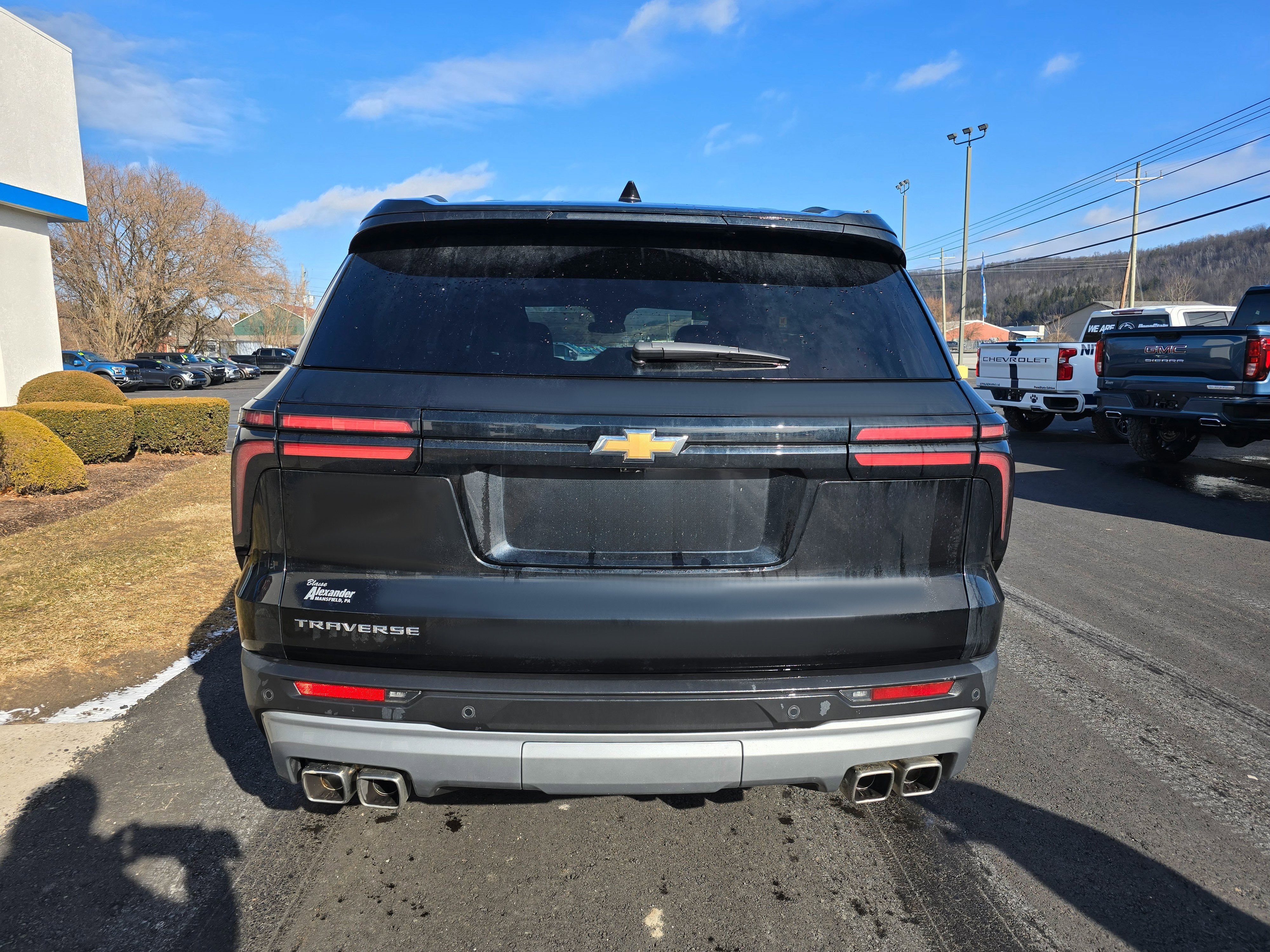 Used 2025 Chevrolet Traverse LT w/ Sun and Wheel Package image 8