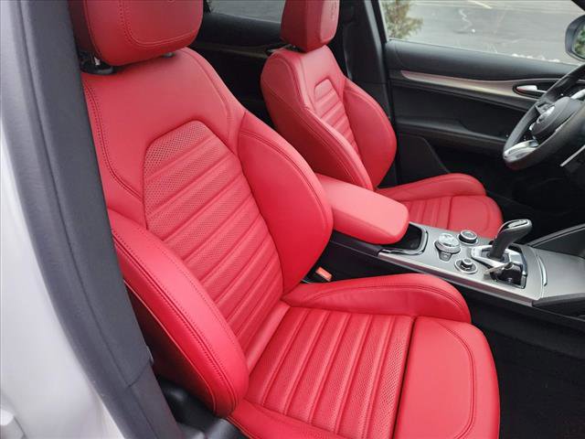 Used 2024 Alfa Romeo Stelvio Veloce image 13