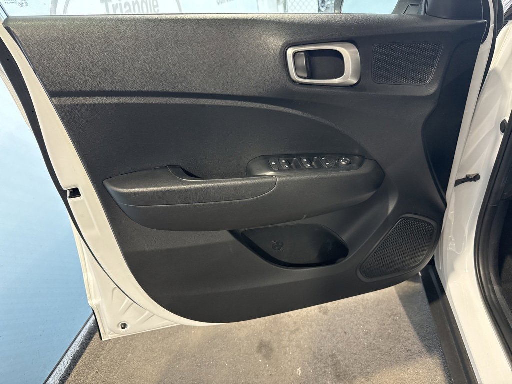Used 2024 Hyundai Venue SE image 27