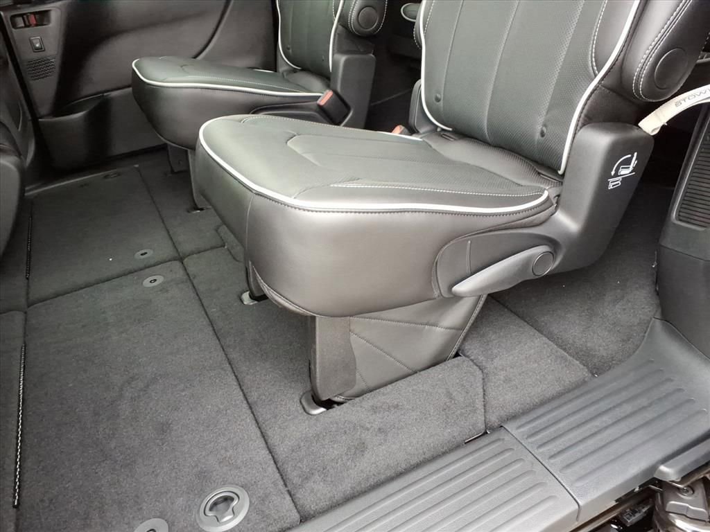 New 2026 Chrysler Pacifica Limited image 35