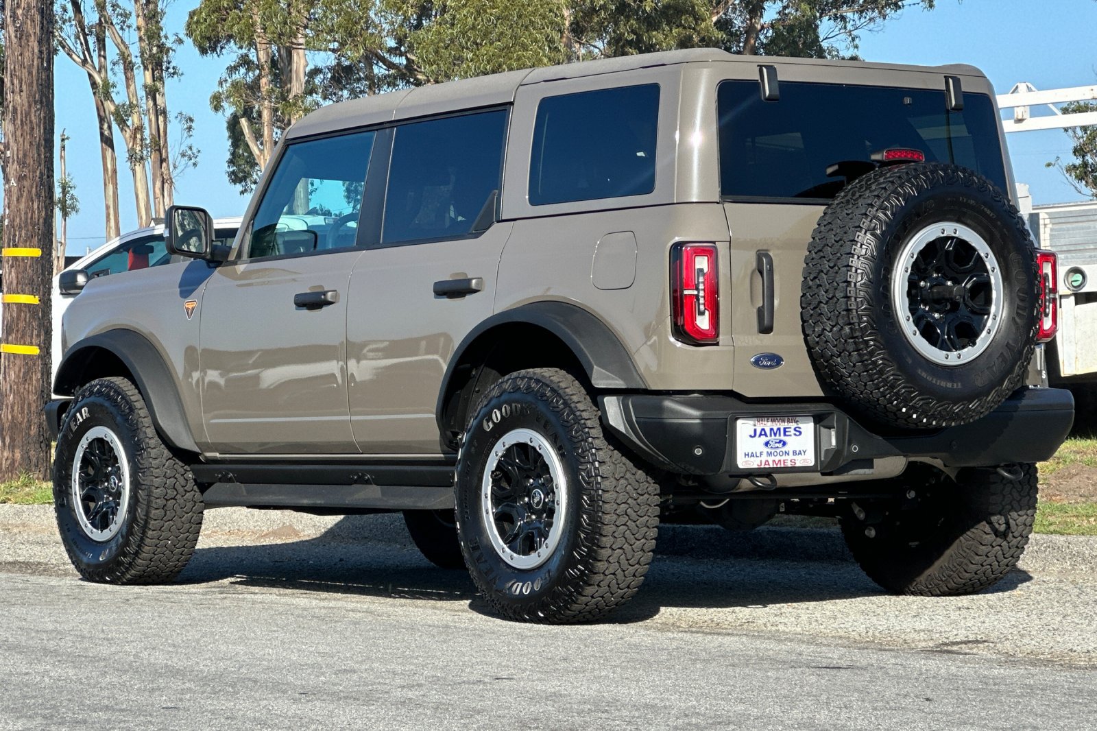 Used 2025 Ford Bronco Badlands AWD/4WD image 3