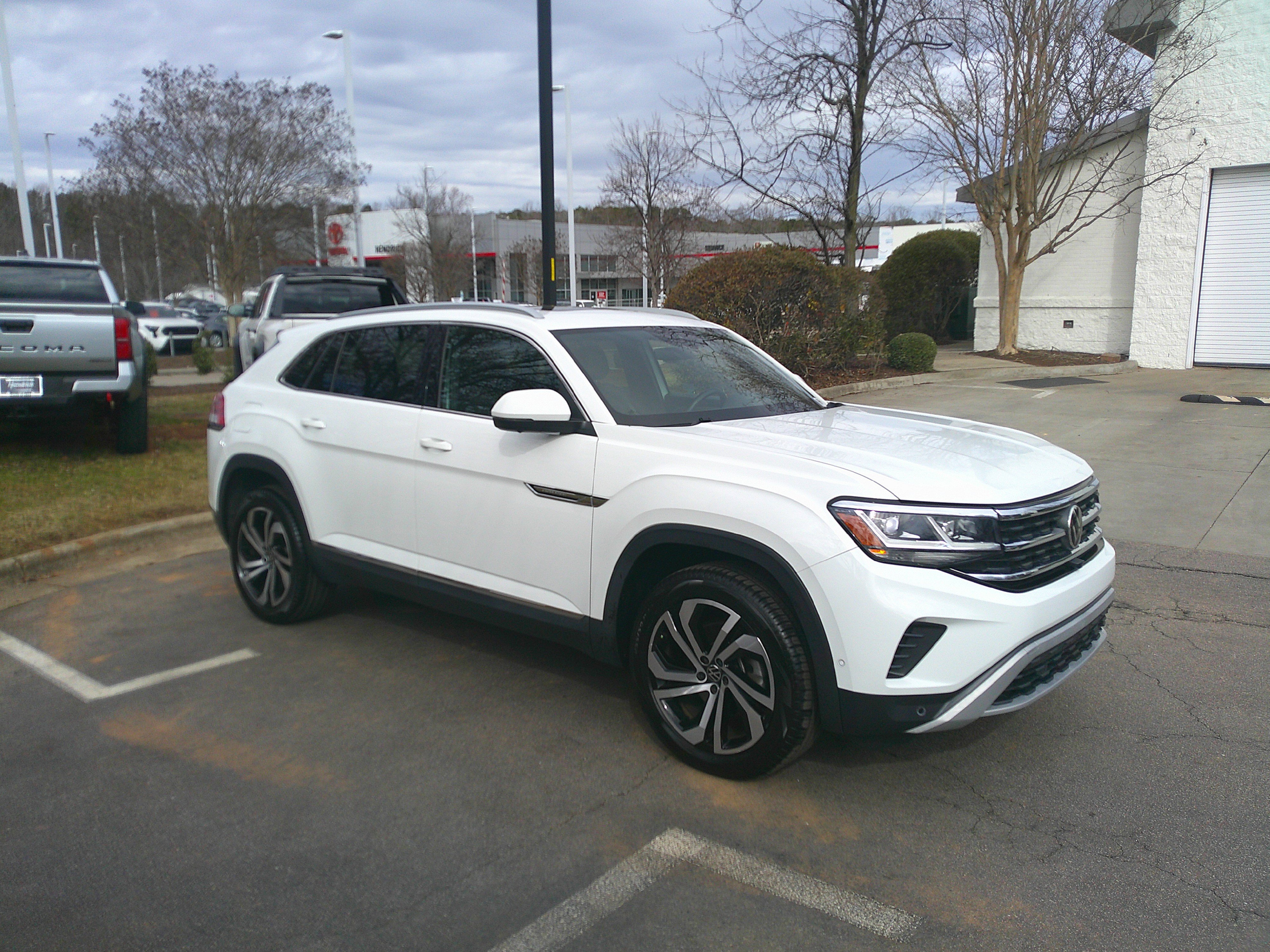 Used 2020 Volkswagen Atlas Cross Sport SEL Premium image 13