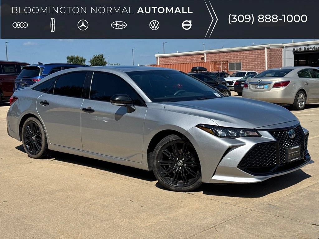 Used 2022 Toyota Avalon XSE FWD image 1