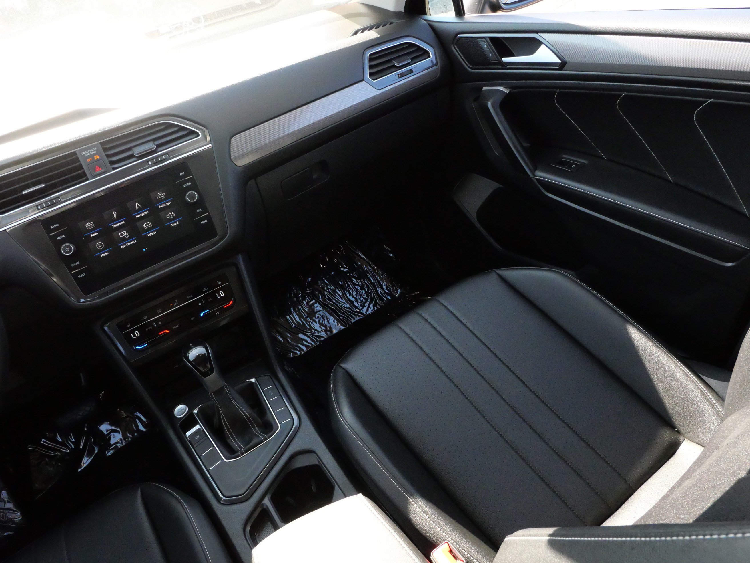 Certified 2023 Volkswagen Tiguan SE w/ Panoramic Sunroof Package FWD image 5