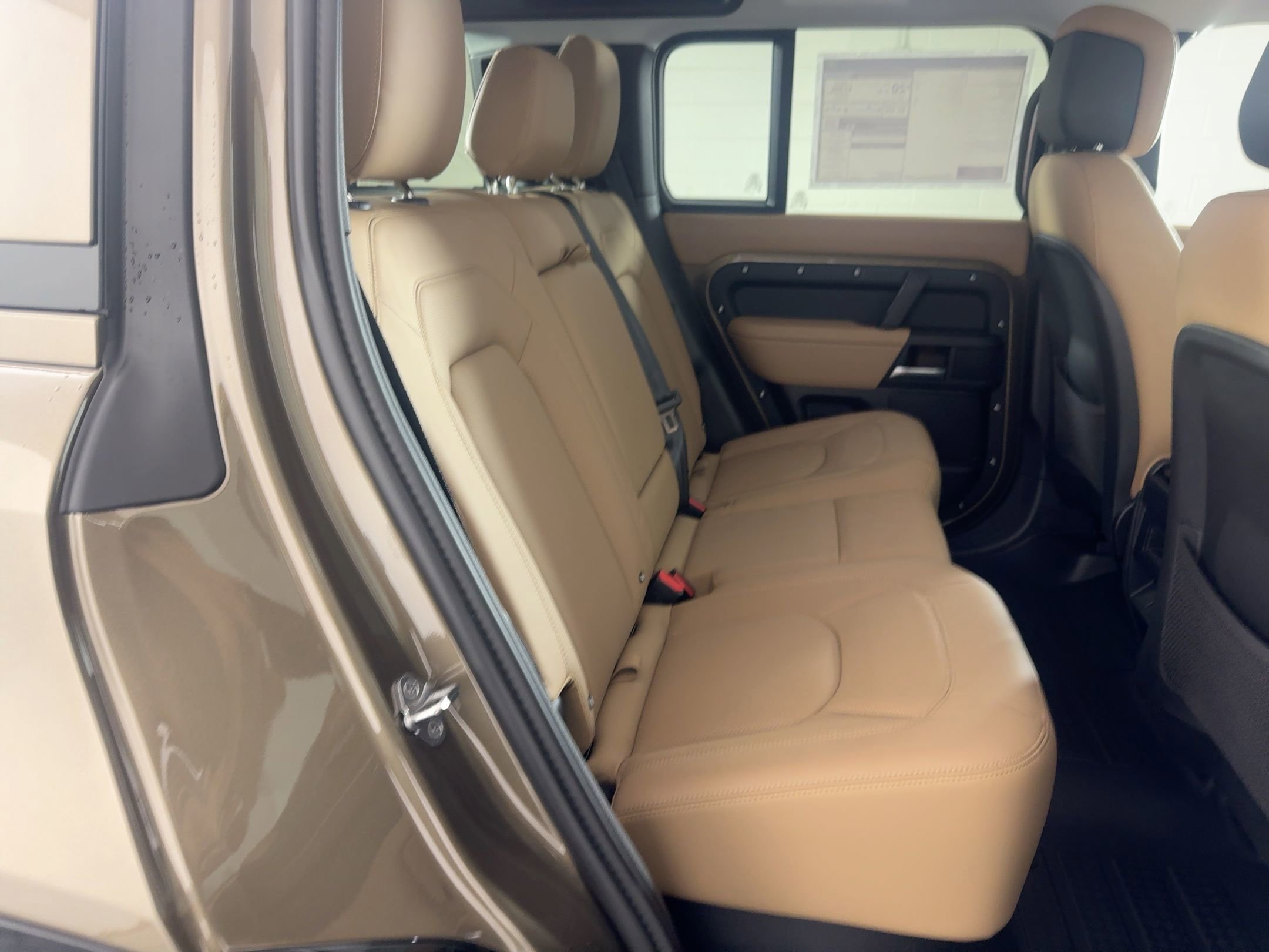 New 2026 Land Rover Defender 110 X-Dynamic SE image 28