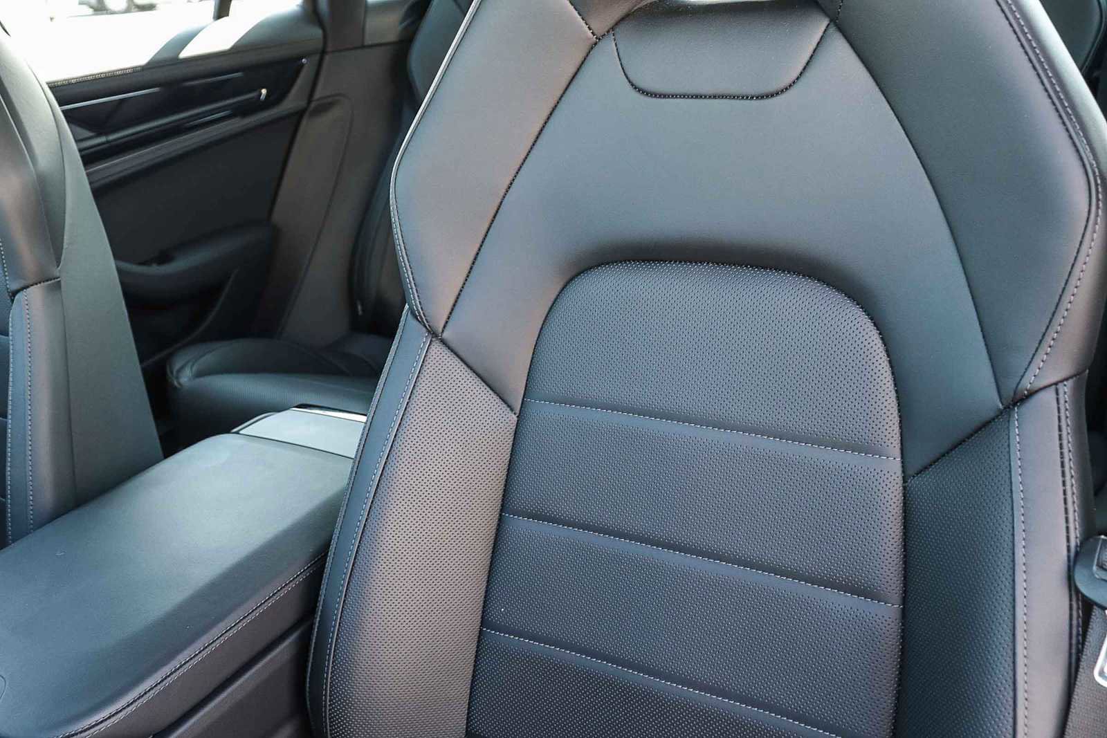 Used 2025 Porsche Panamera 4 image 39