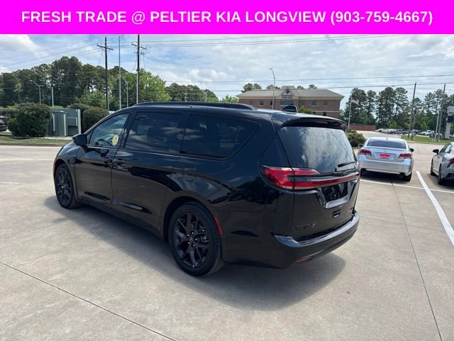 Used 2025 Chrysler Pacifica Limited FWD image 6