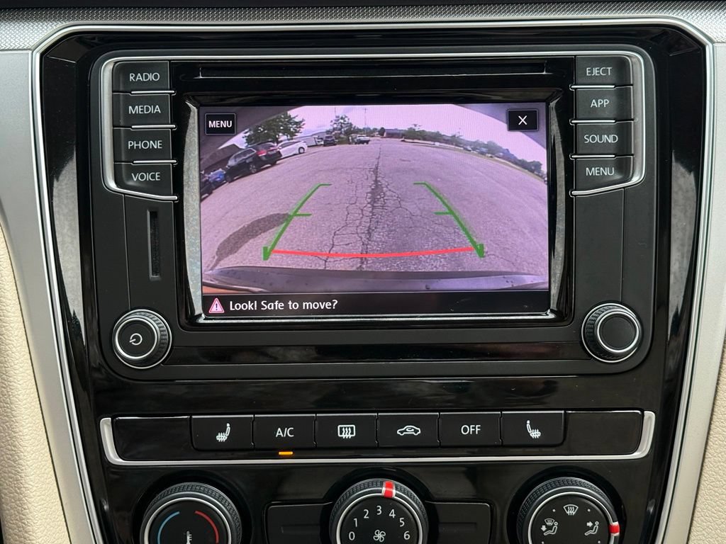 Used 2019 Volkswagen Passat 2.0T Wolfsburg w/ Wheels & Sunroof Package FWD image 35