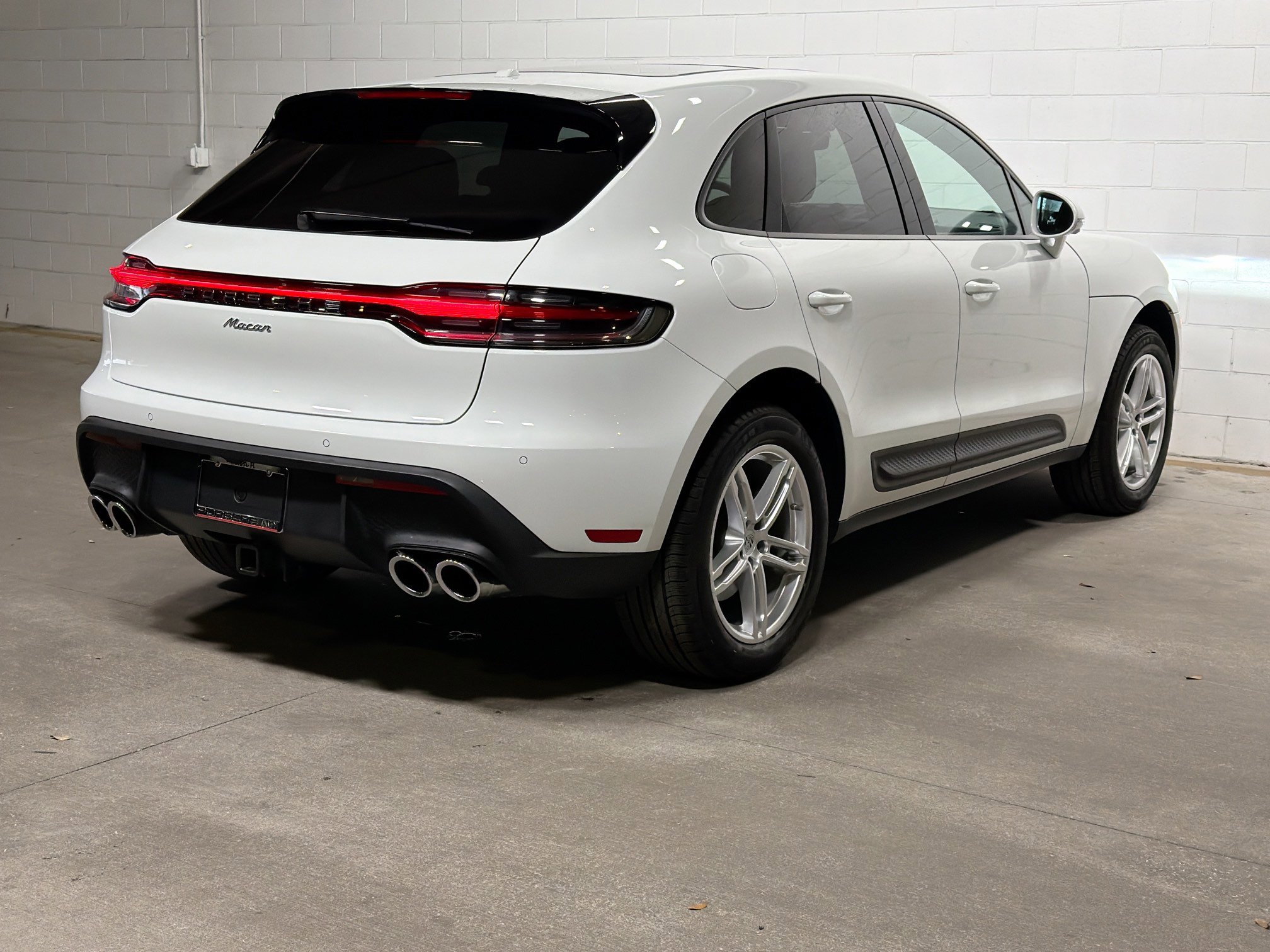 Certified 2025 Porsche Macan image 7