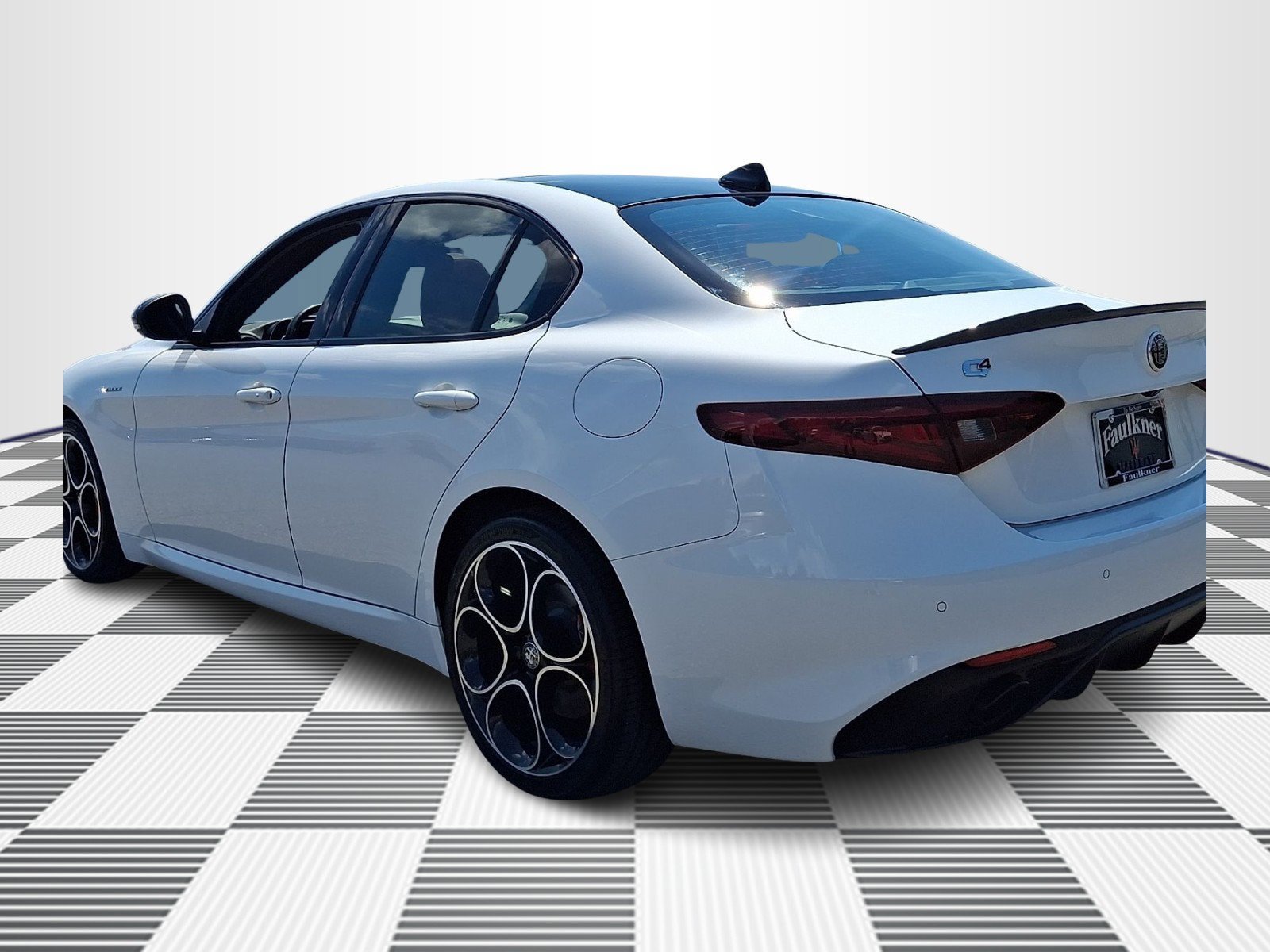 Used 2022 Alfa Romeo Giulia Veloce AWD/4WD image 11