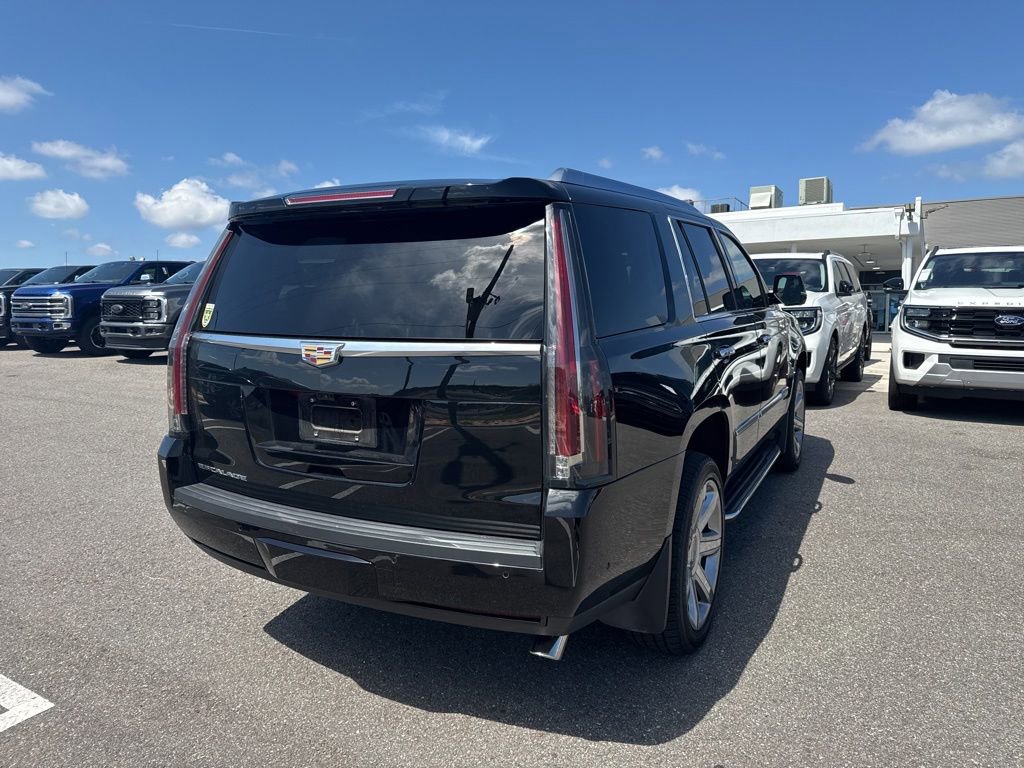 Used 2018 Cadillac Escalade Luxury RWD image 2