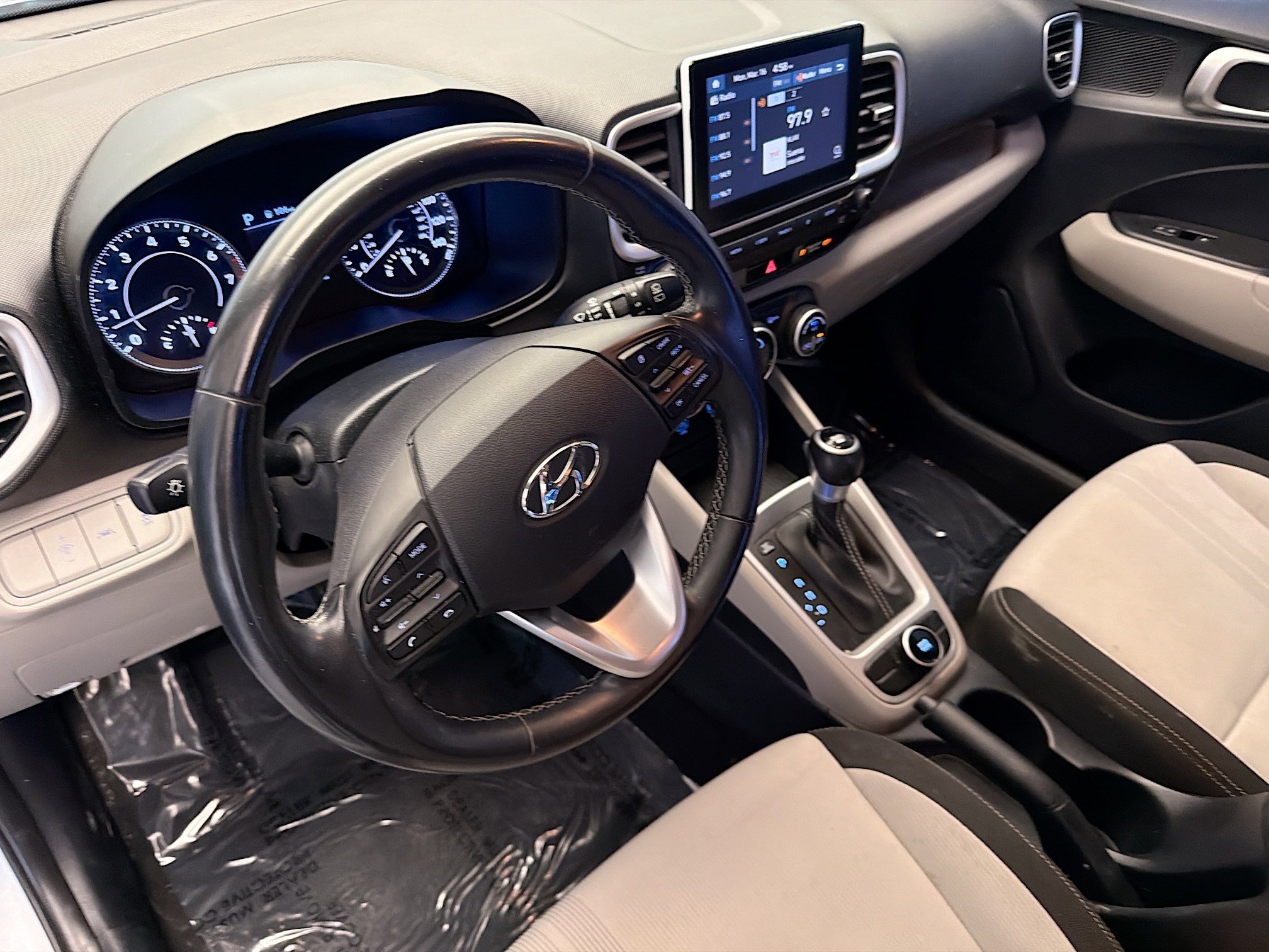 Used 2021 Hyundai Venue SEL FWD image 7