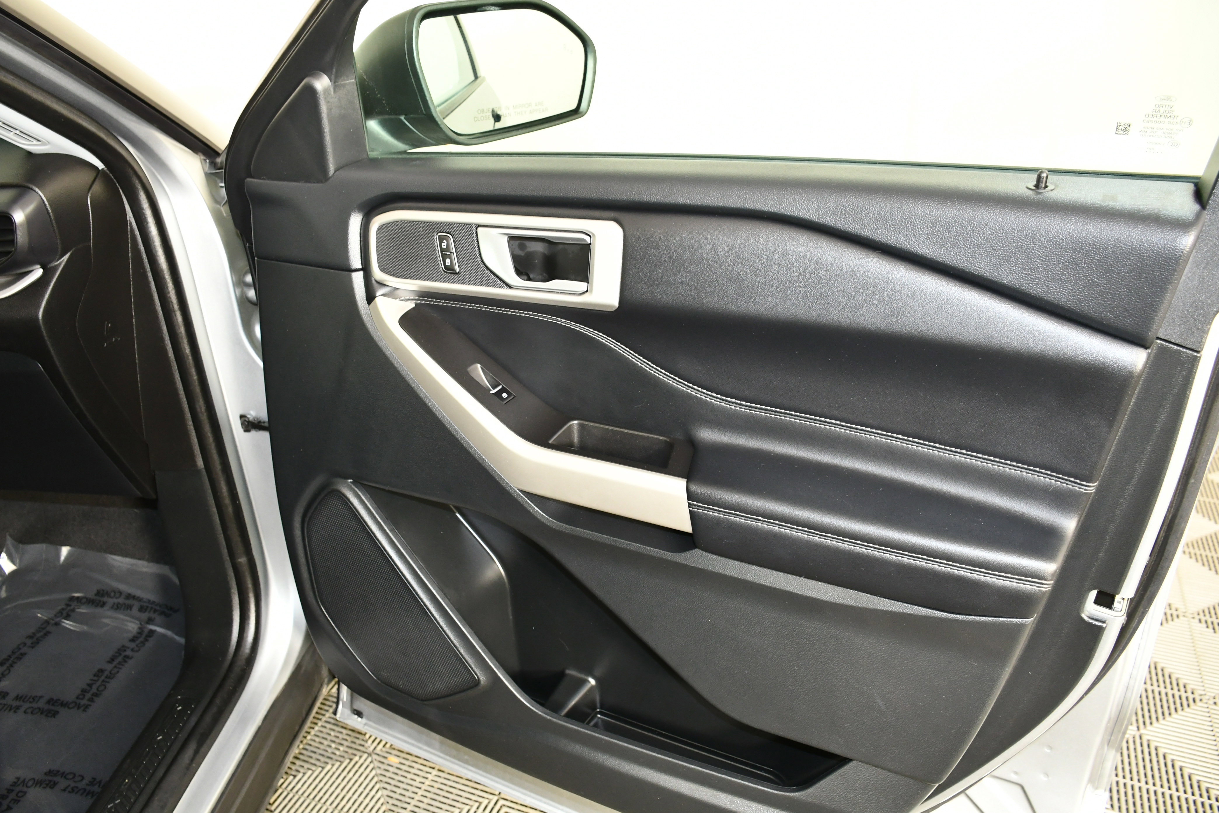 Used 2023 Ford Explorer XLT image 39