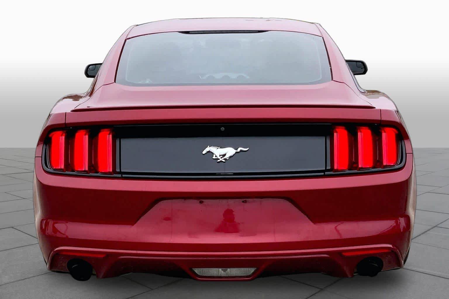 Used 2017 Ford Mustang Coupe RWD image 5
