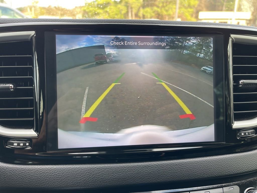 Used 2024 Chrysler Pacifica Touring-L image 11