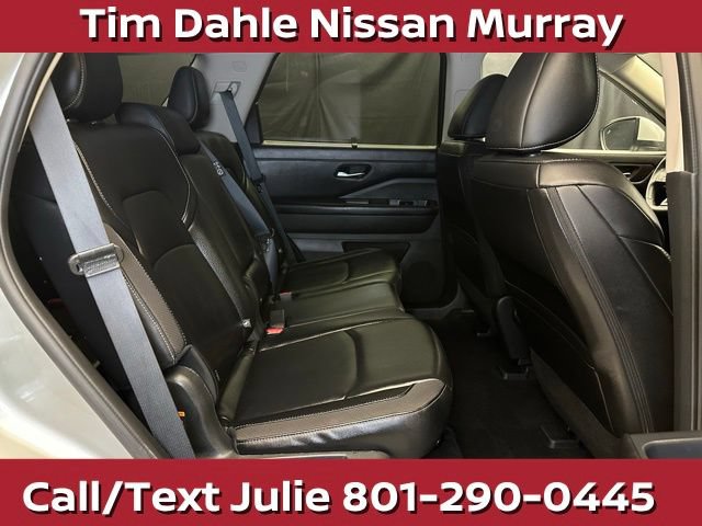 Used 2025 Nissan Pathfinder SL AWD/4WD image 18