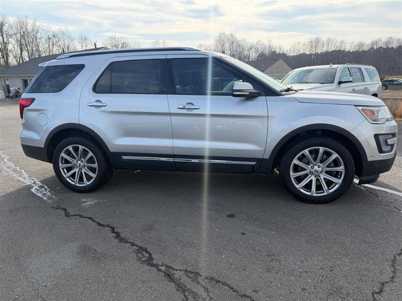 Used 2017 Ford Explorer Limited w/ Equipment Group 303A image 7