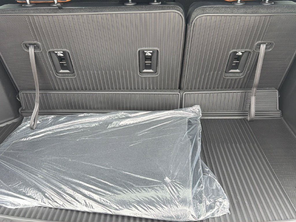 New 2027 Chevrolet Traverse Z71 w/ Enhanced Driving Package AWD/4WD image 32