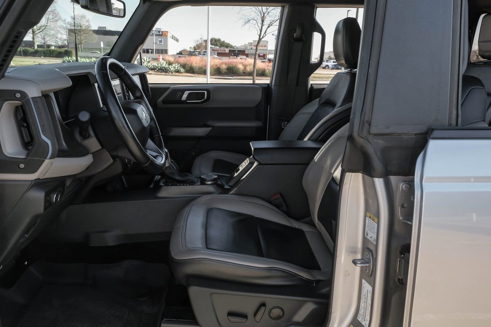 Used 2022 Ford Bronco Wildtrak image 4