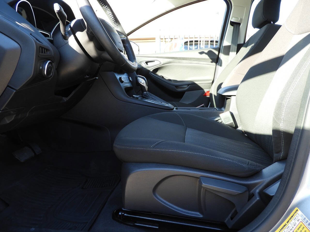 Used 2015 Ford Focus SE w/ SE Cold Weather Package image 15