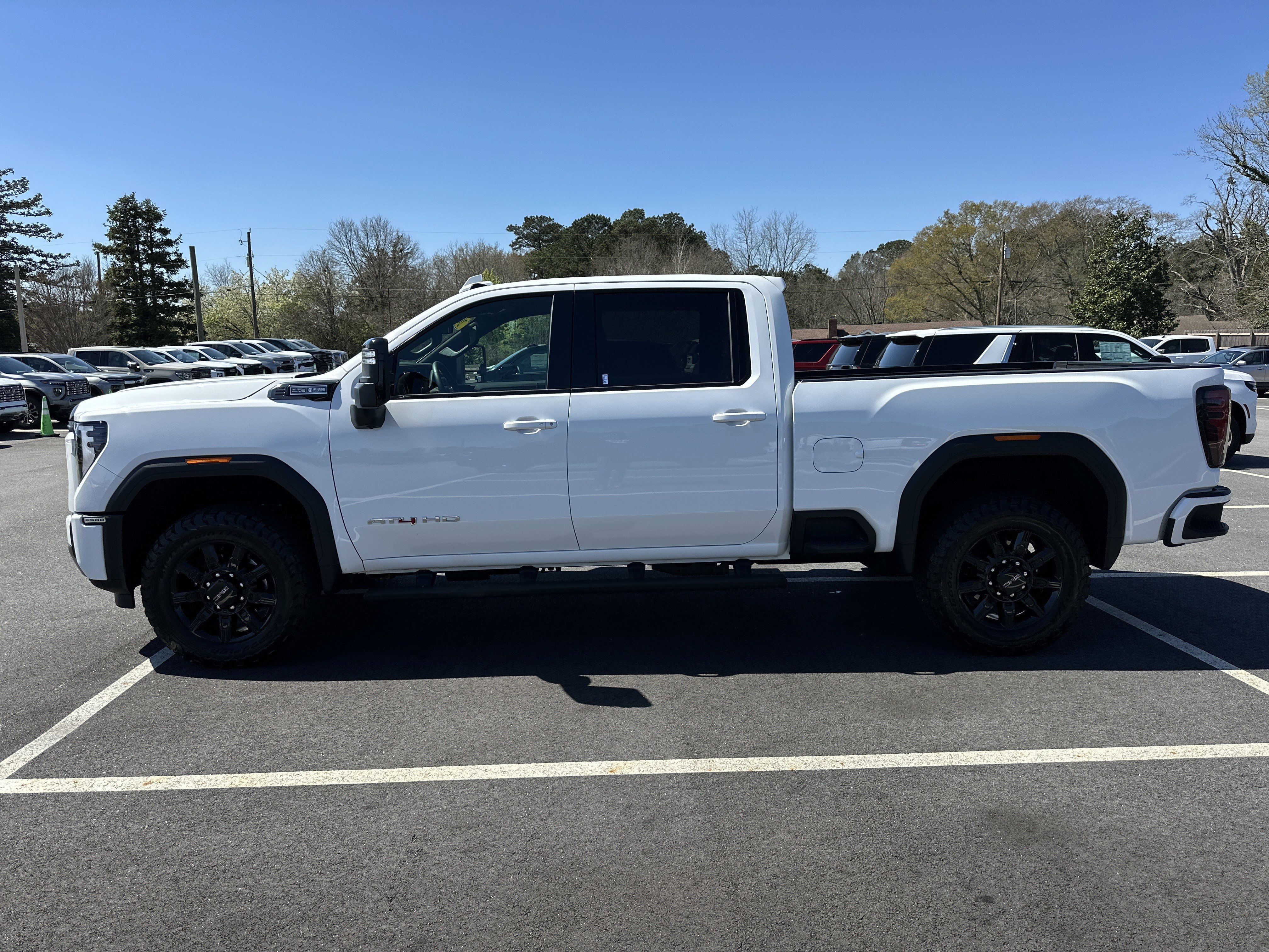 Certified 2025 GMC Sierra 2500 AT4 image 9
