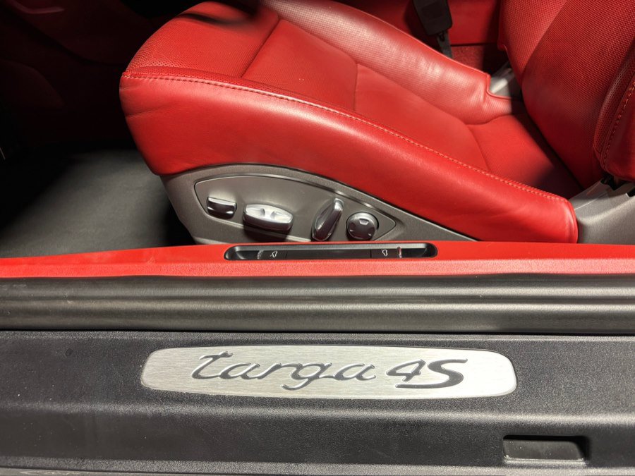 Used 2015 Porsche 911 Targa 4S AWD/4WD image 17