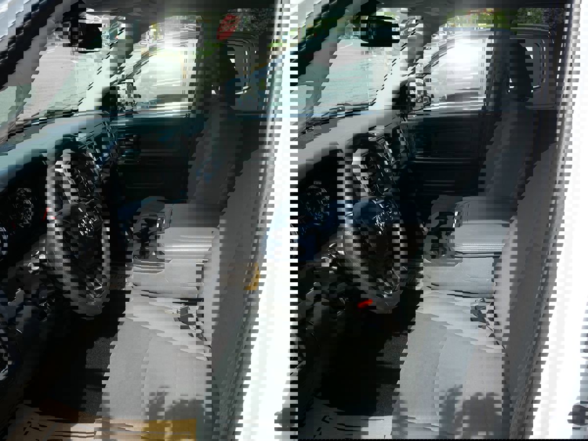 Used 2018 RAM 1500 Express image 10