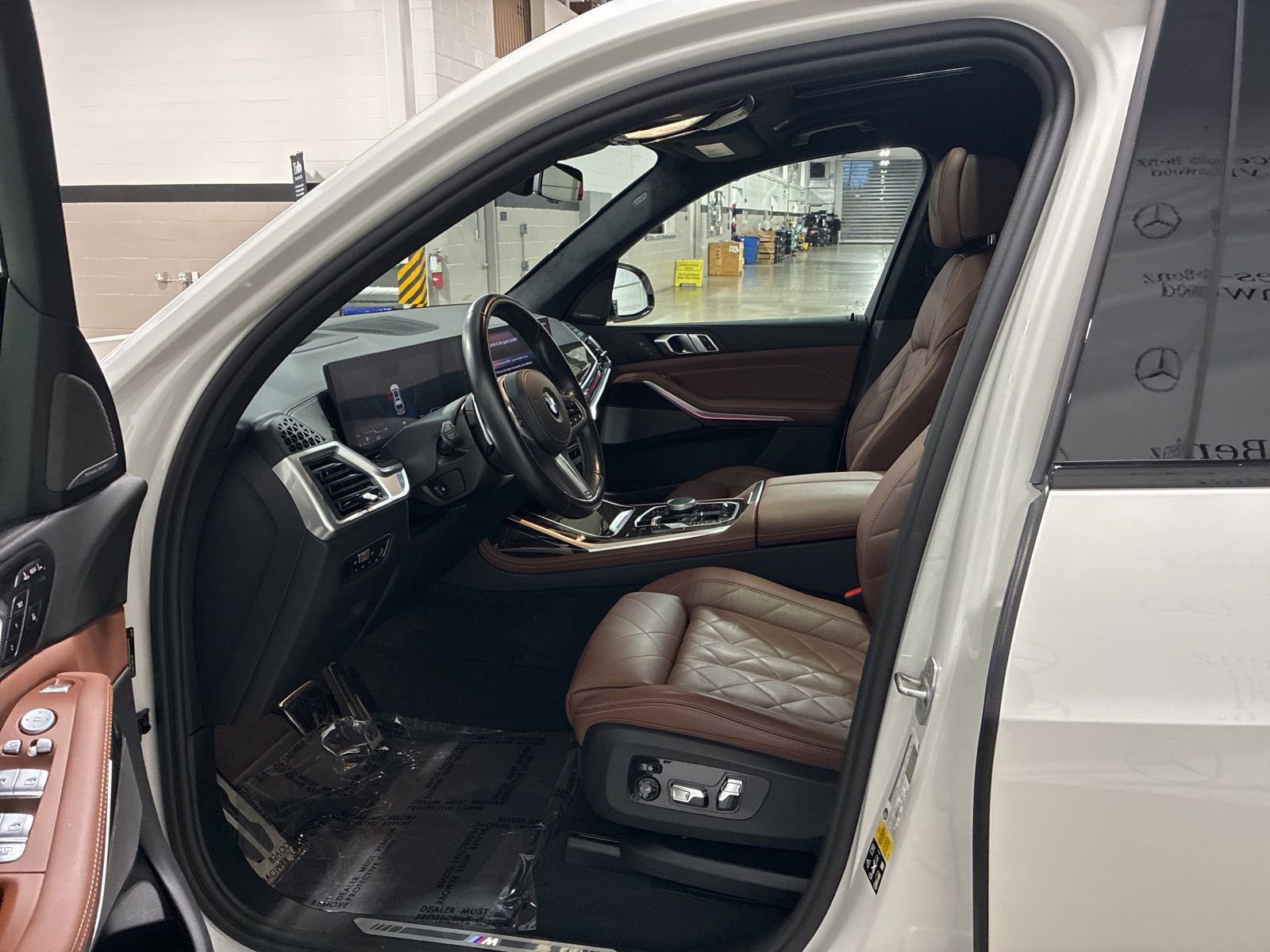 Used 2023 BMW X7 xDrive40i w/ M Sport Package image 16